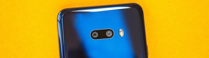 LG G8X has a similar dual-camera