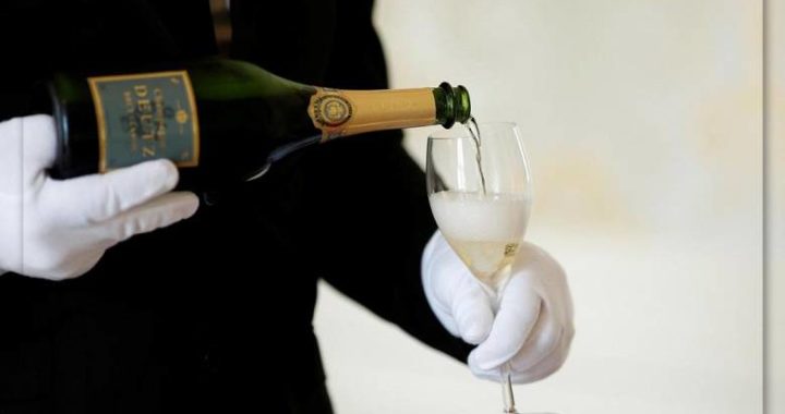 Champagne does not get off. US threatens to impose 100% tariff on French goods