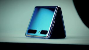 What does the Samsung Galaxy Z Flip case look like? Onlookers