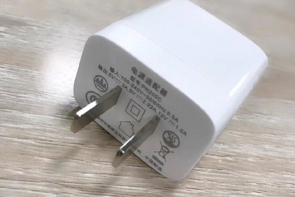 Apple 20W PD fast charging charger exposed - Task Boot