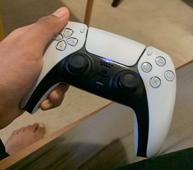 The first photo of the new PS5 controller