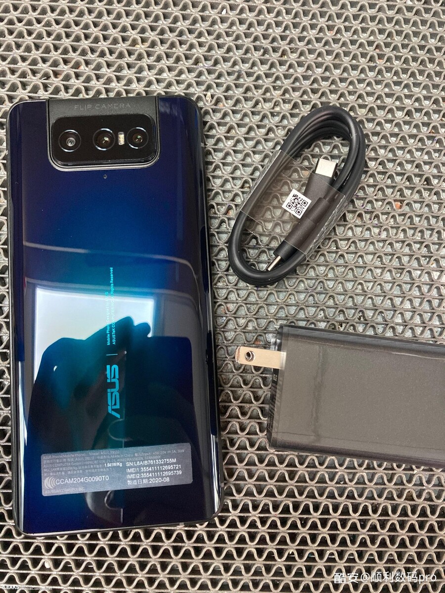 Asus Zenfone 7: First hands-on pictures leaked, possibly Snapdragon 765 on board